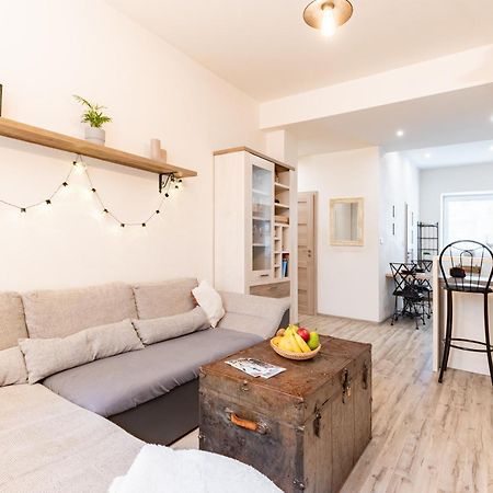 Ferienwohnung Charming Flat, Steps From Castle - Historic Part Pressburg Exterior foto
