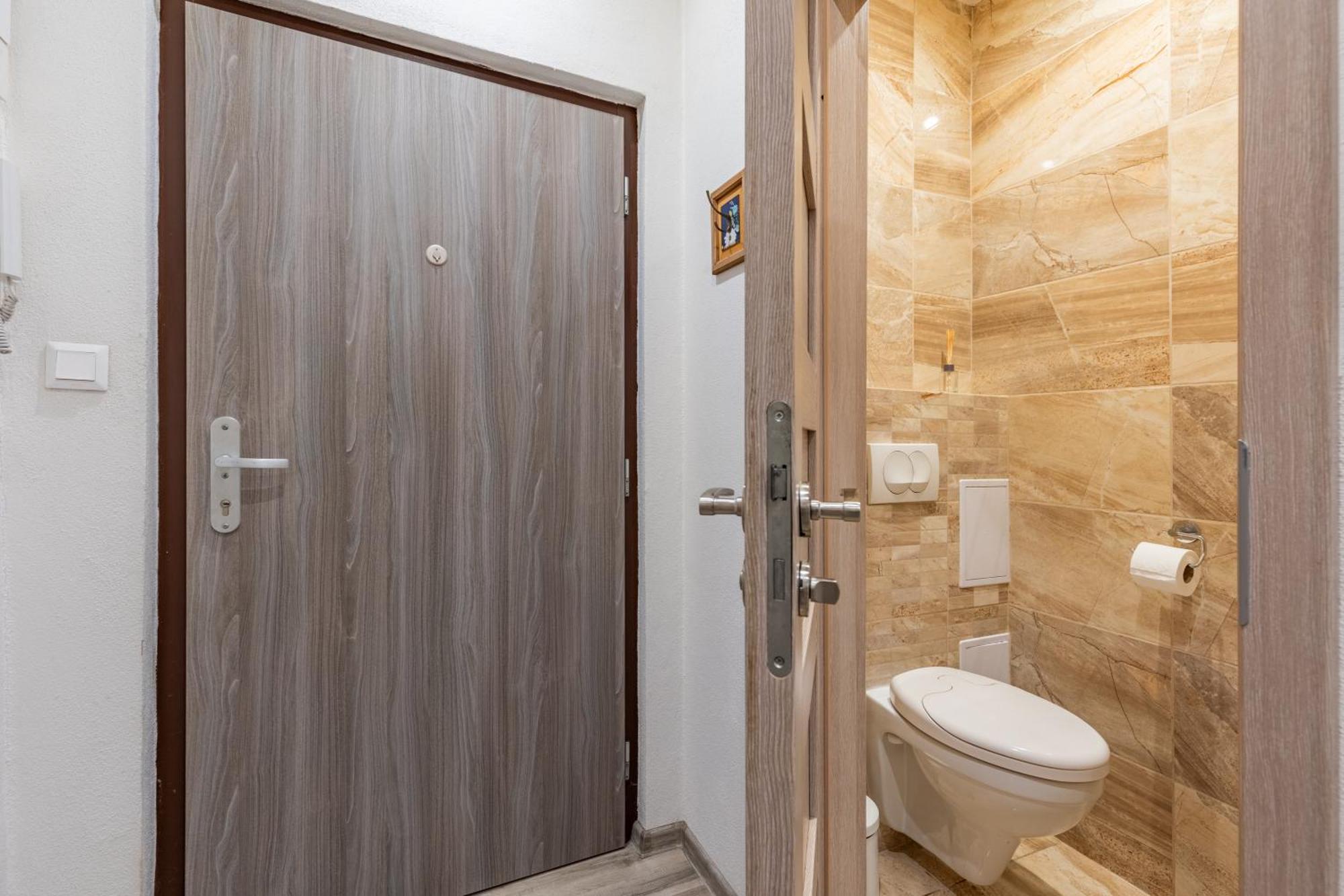 Ferienwohnung Charming Flat, Steps From Castle - Historic Part Pressburg Exterior foto