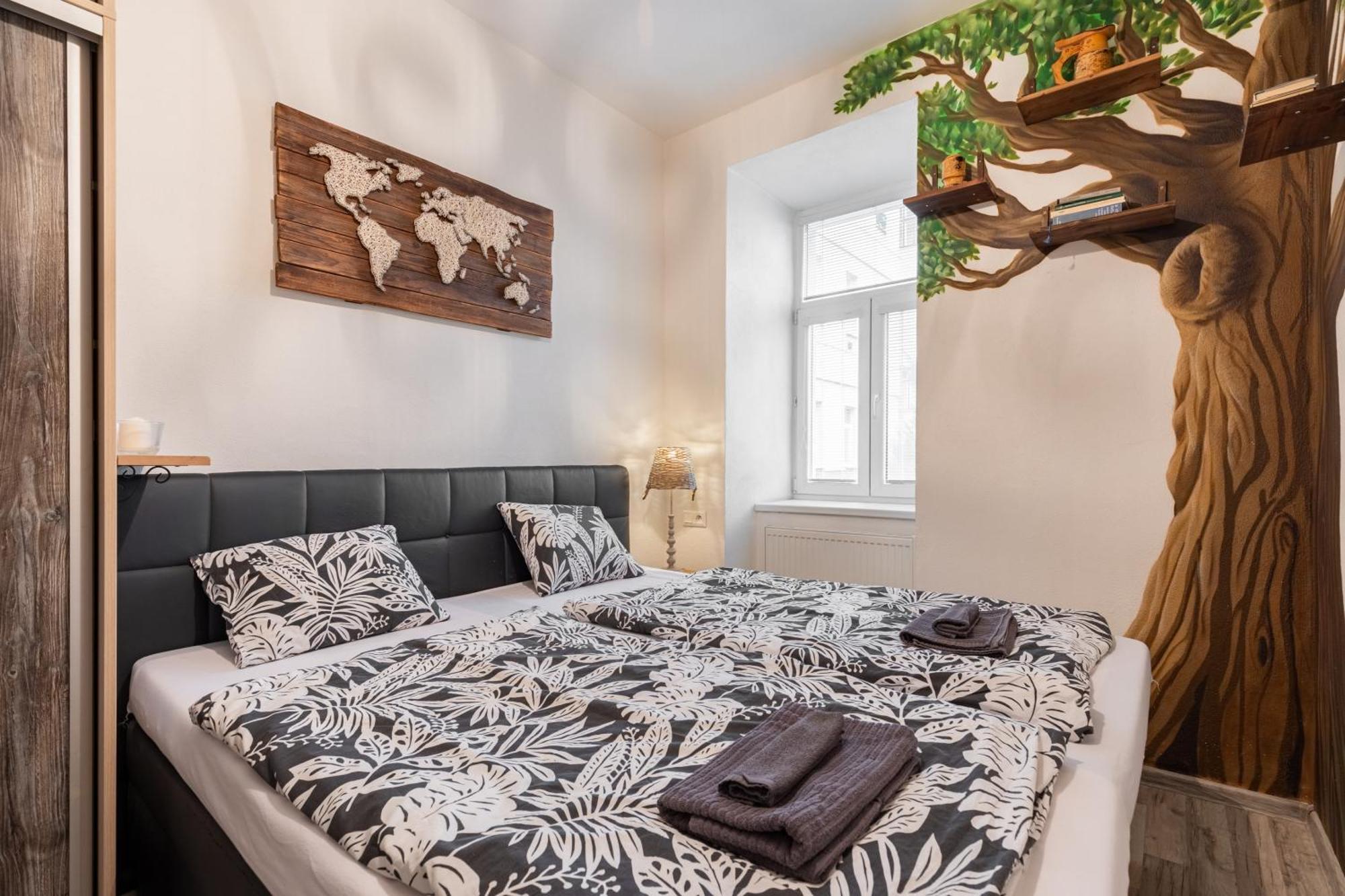 Ferienwohnung Charming Flat, Steps From Castle - Historic Part Pressburg Exterior foto