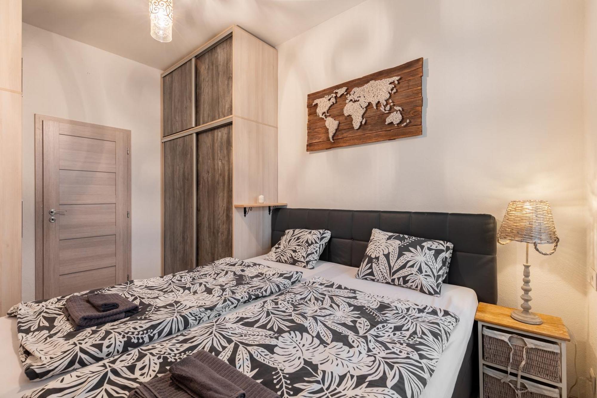 Ferienwohnung Charming Flat, Steps From Castle - Historic Part Pressburg Exterior foto